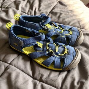 Keen Hiking Outdoor Kids Youth Size 5 Navy and Lime Waterproof Sandals
